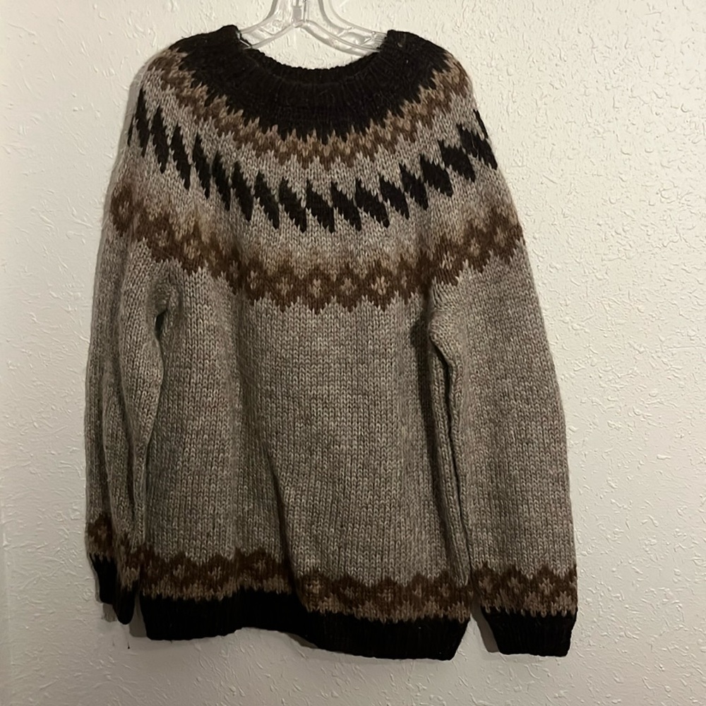 Unisex No Label wool pullover sweater